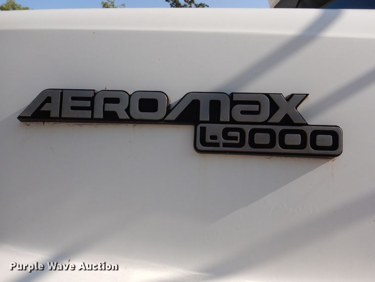 image for item IQ9771 1994 Ford LA9000  dump truck