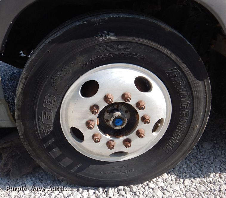 image for item IQ9771 1994 Ford LA9000  dump truck