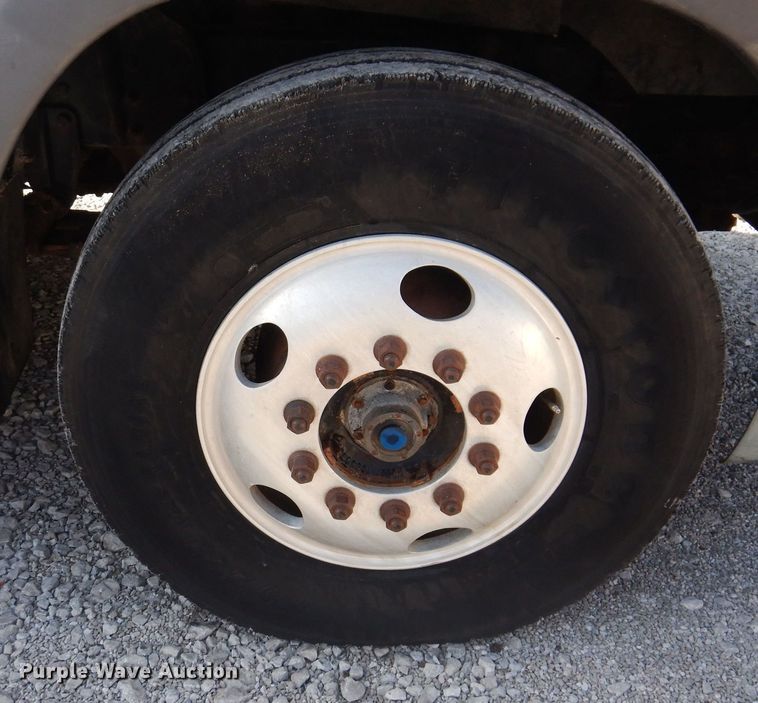 image for item IQ9771 1994 Ford LA9000  dump truck