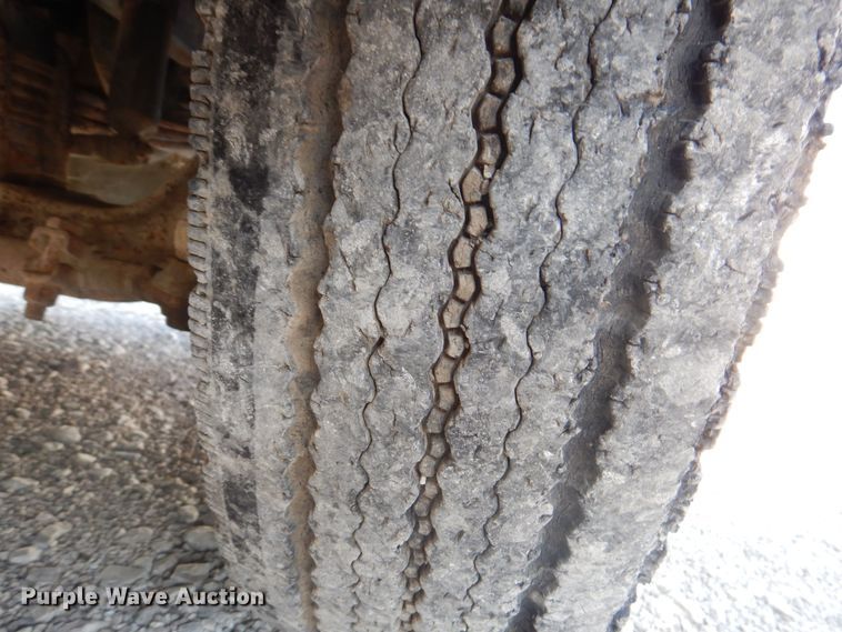 image for item IQ9771 1994 Ford LA9000  dump truck