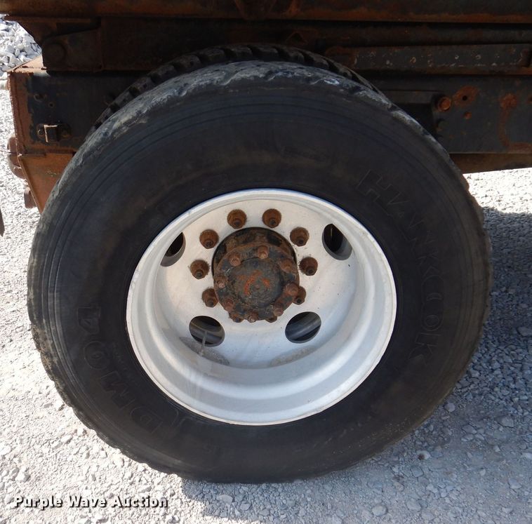 image for item IQ9771 1994 Ford LA9000  dump truck