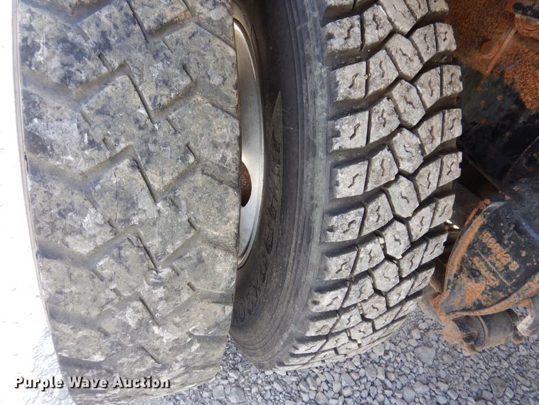 image for item IQ9771 1994 Ford LA9000  dump truck