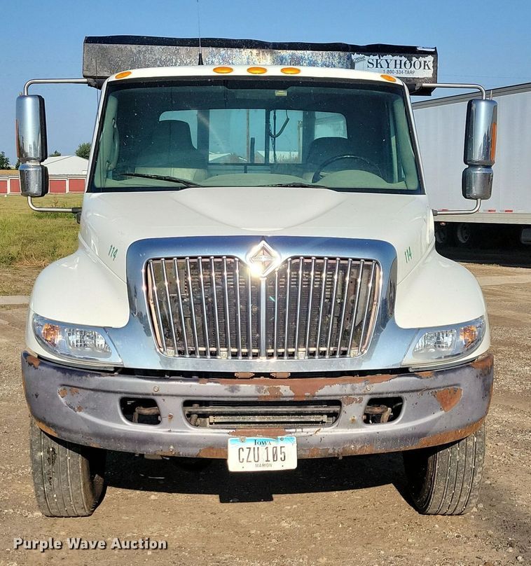 image for item IQ9931 2007 International 4300  hook lift truck