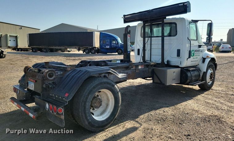 image for item IQ9931 2007 International 4300  hook lift truck