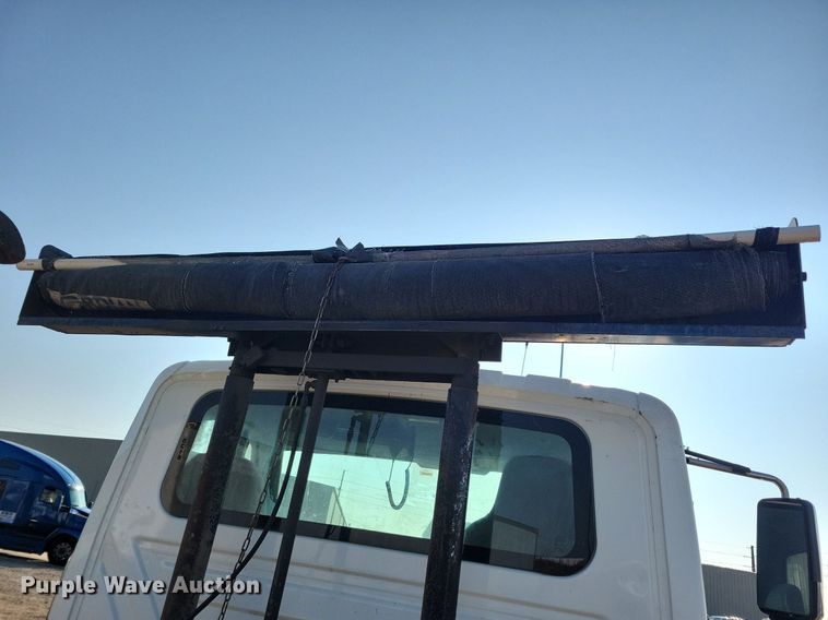 image for item IQ9931 2007 International 4300  hook lift truck