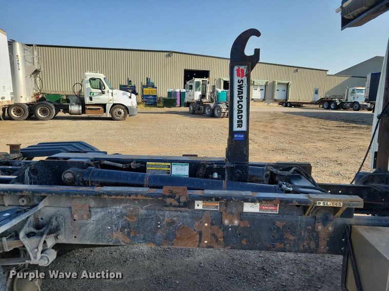 image for item IQ9931 2007 International 4300  hook lift truck