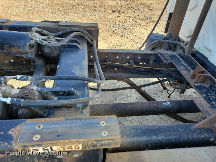 image for item IQ9931 2007 International 4300  hook lift truck