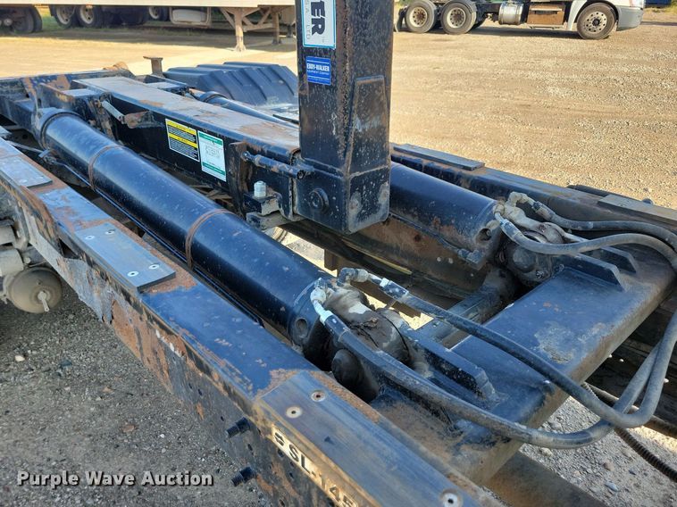 image for item IQ9931 2007 International 4300  hook lift truck