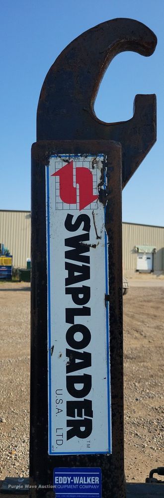 image for item IQ9931 2007 International 4300  hook lift truck