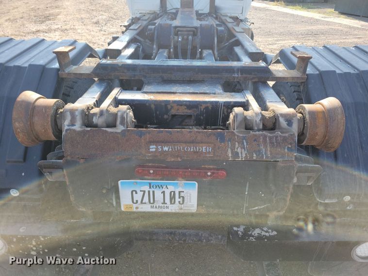 image for item IQ9931 2007 International 4300  hook lift truck