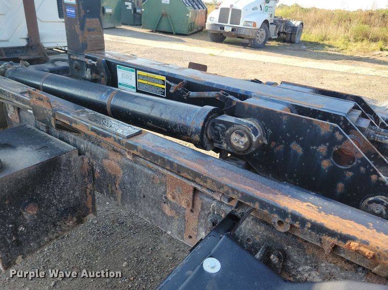 image for item IQ9931 2007 International 4300  hook lift truck