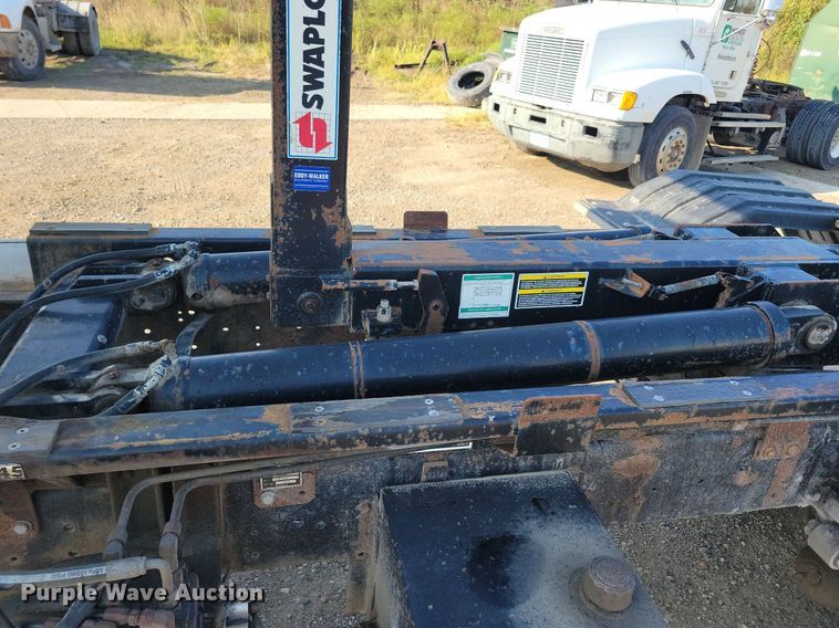 image for item IQ9931 2007 International 4300  hook lift truck