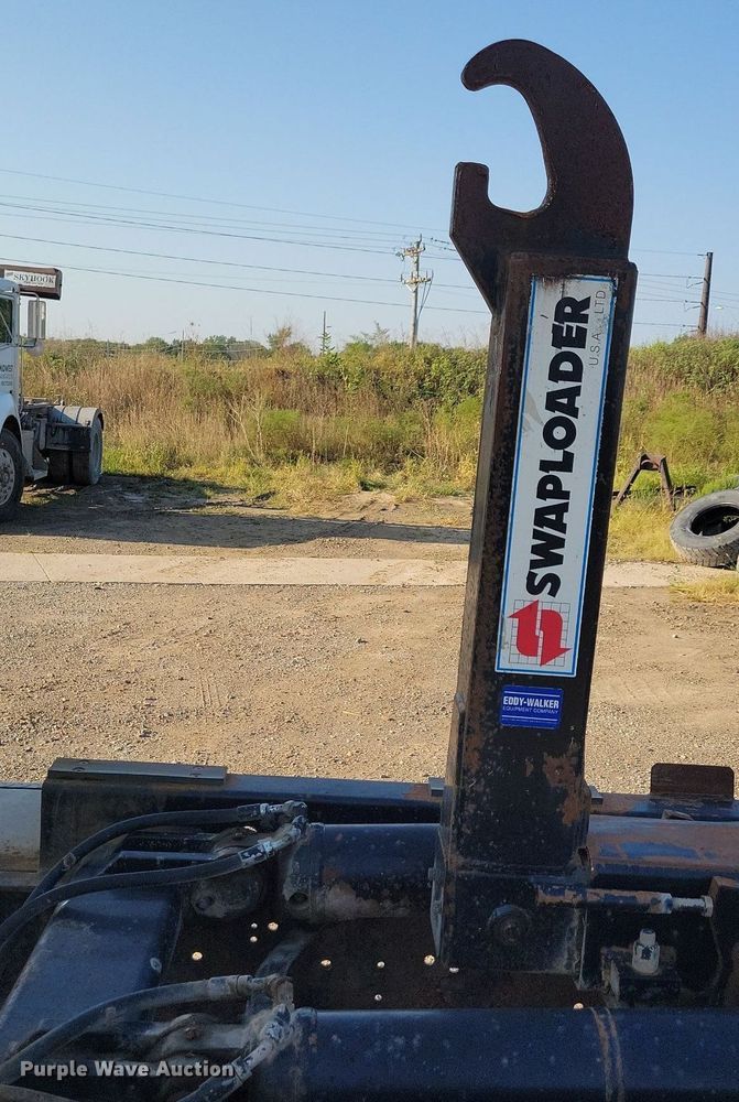 image for item IQ9931 2007 International 4300  hook lift truck