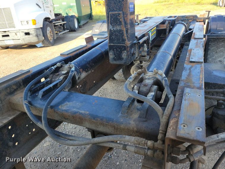 image for item IQ9931 2007 International 4300  hook lift truck