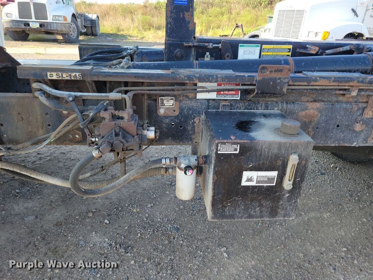 image for item IQ9931 2007 International 4300  hook lift truck