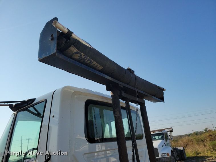 image for item IQ9931 2007 International 4300  hook lift truck