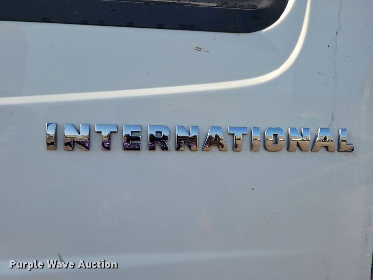 image for item IQ9931 2007 International 4300  hook lift truck