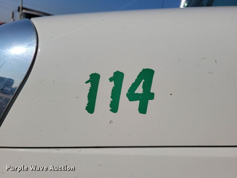 image for item IQ9931 2007 International 4300  hook lift truck