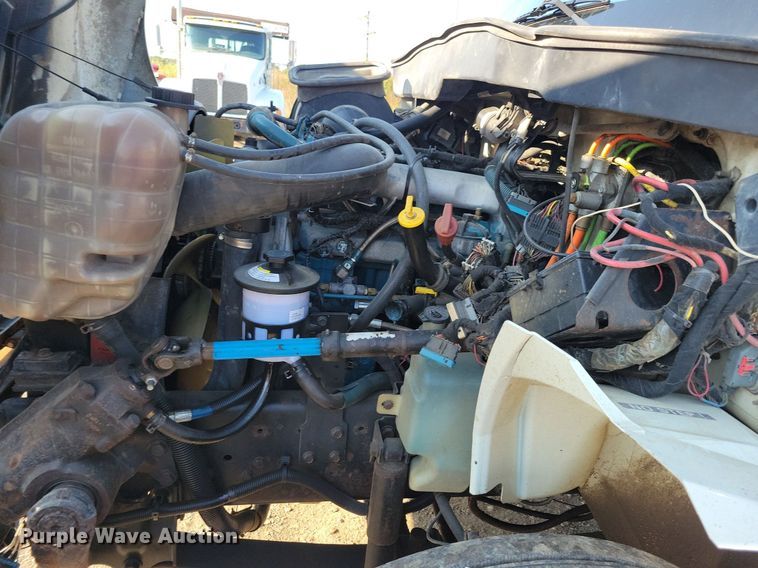 image for item IQ9931 2007 International 4300  hook lift truck