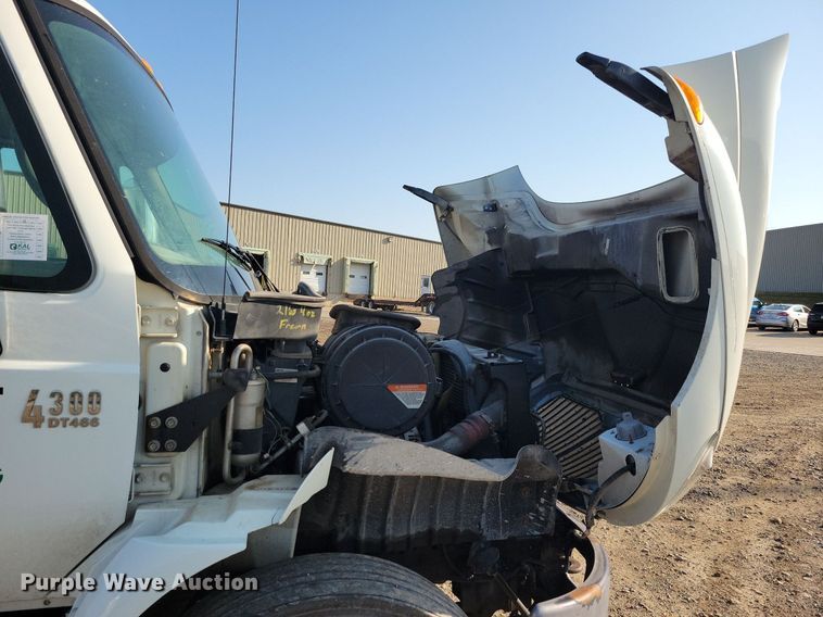 image for item IQ9931 2007 International 4300  hook lift truck