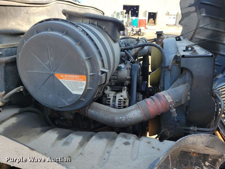 image for item IQ9931 2007 International 4300  hook lift truck