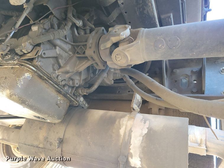 image for item IQ9931 2007 International 4300  hook lift truck