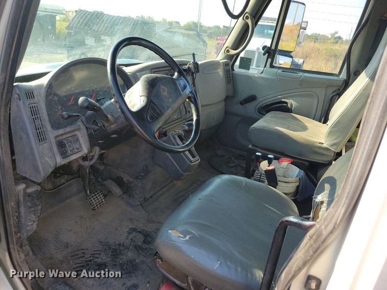 image for item IQ9931 2007 International 4300  hook lift truck