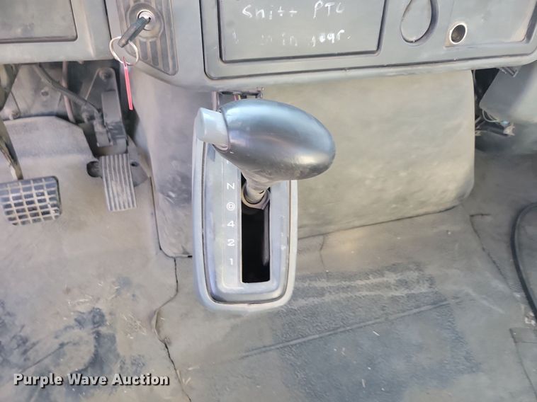 image for item IQ9931 2007 International 4300  hook lift truck