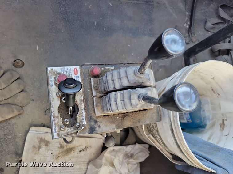 image for item IQ9931 2007 International 4300  hook lift truck