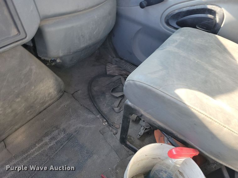 image for item IQ9931 2007 International 4300  hook lift truck