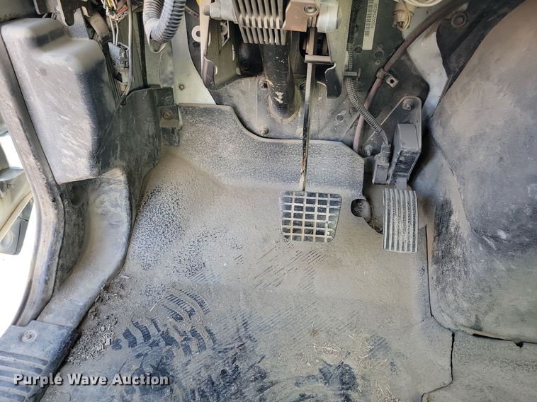 image for item IQ9931 2007 International 4300  hook lift truck