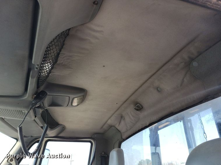 image for item IQ9931 2007 International 4300  hook lift truck