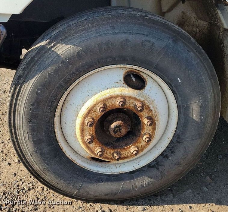 image for item IQ9931 2007 International 4300  hook lift truck