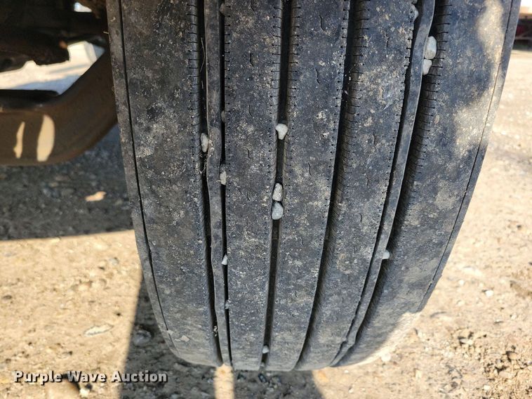 image for item IQ9931 2007 International 4300  hook lift truck