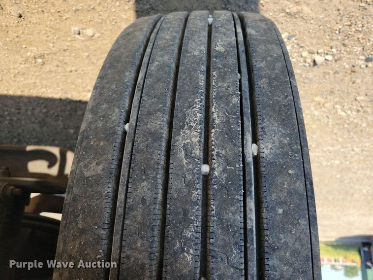 image for item IQ9931 2007 International 4300  hook lift truck