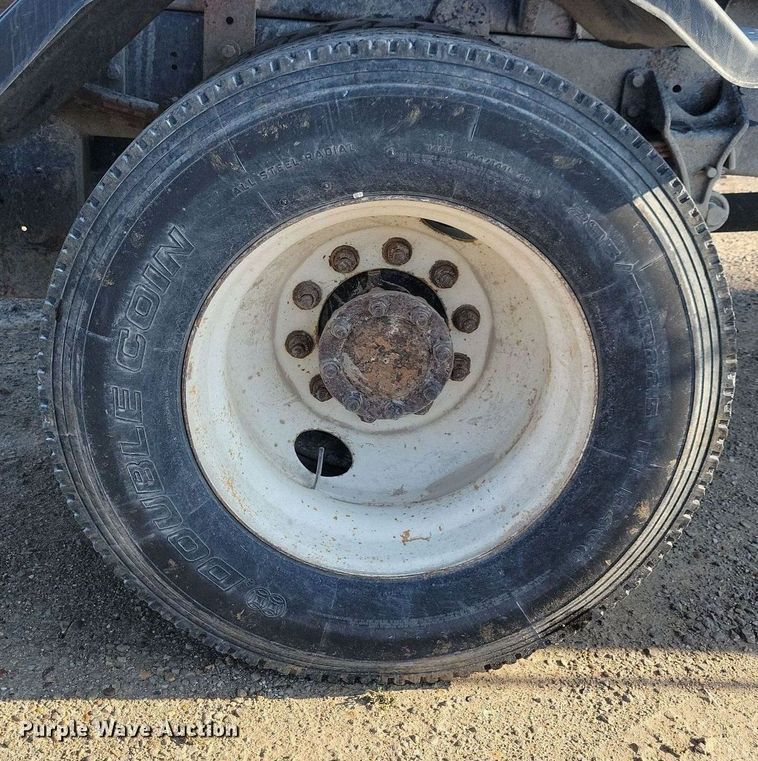 image for item IQ9931 2007 International 4300  hook lift truck