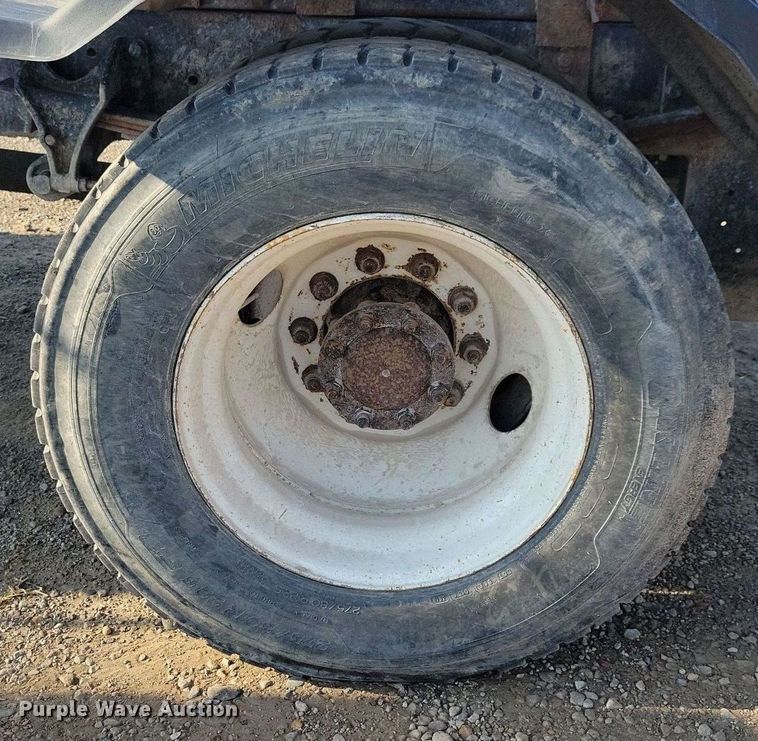 image for item IQ9931 2007 International 4300  hook lift truck