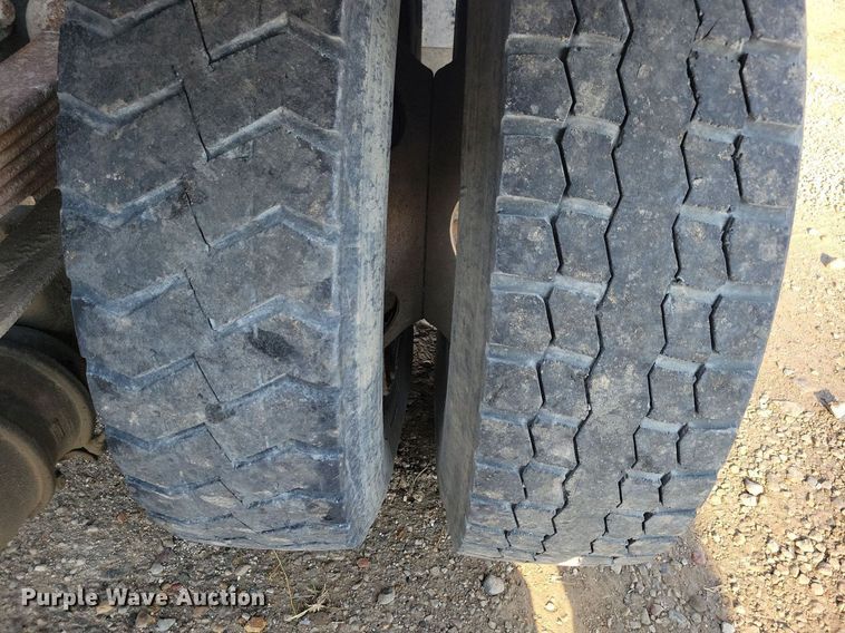 image for item IQ9931 2007 International 4300  hook lift truck