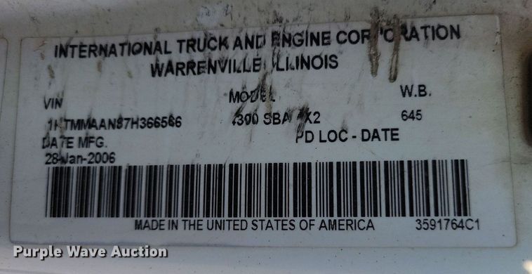 image for item IQ9931 2007 International 4300  hook lift truck