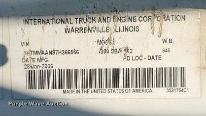 image for item IQ9931 2007 International 4300  hook lift truck