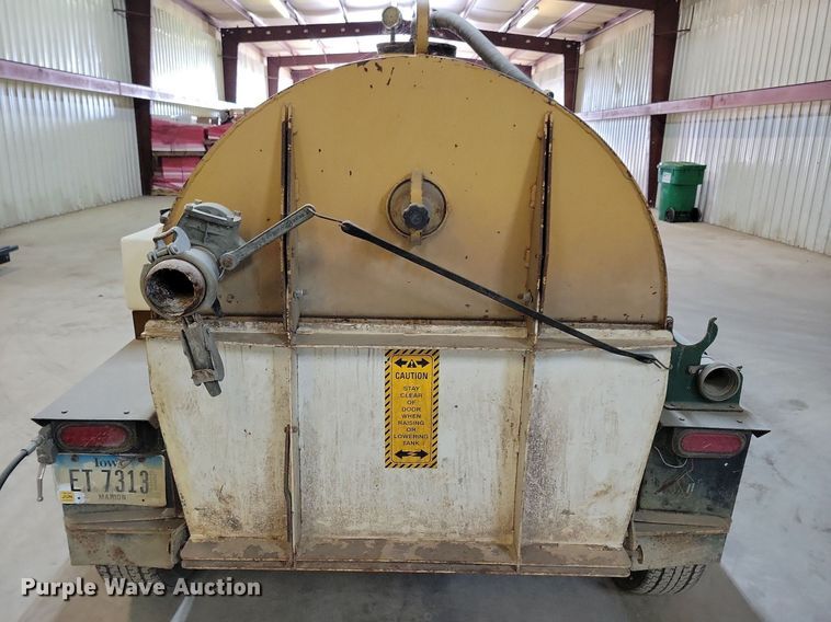 image for item IQ9932 1997 Ring-o-matic 550  vacuum excavator