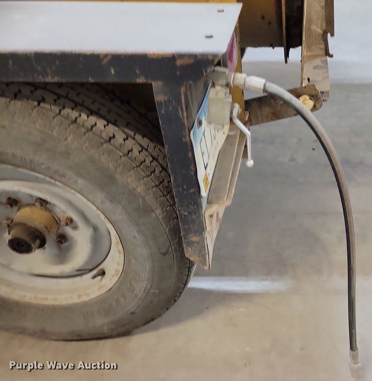 image for item IQ9932 1997 Ring-o-matic 550  vacuum excavator