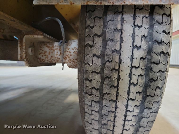 image for item IQ9932 1997 Ring-o-matic 550  vacuum excavator