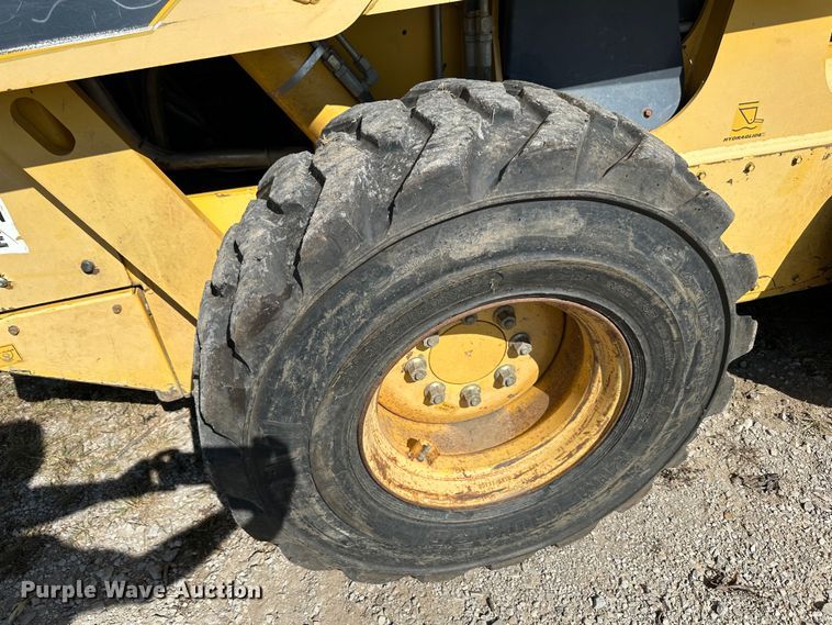 image for item JD9045 2008 Gehl 7810  skid steer loader