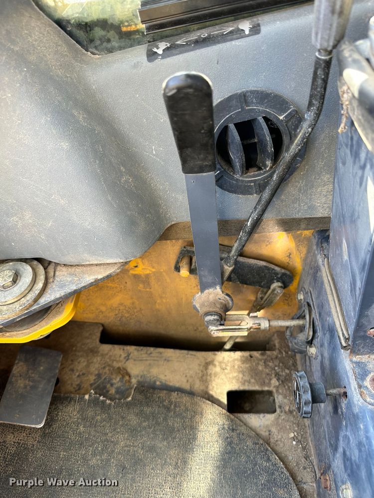 image for item JD9045 2008 Gehl 7810  skid steer loader