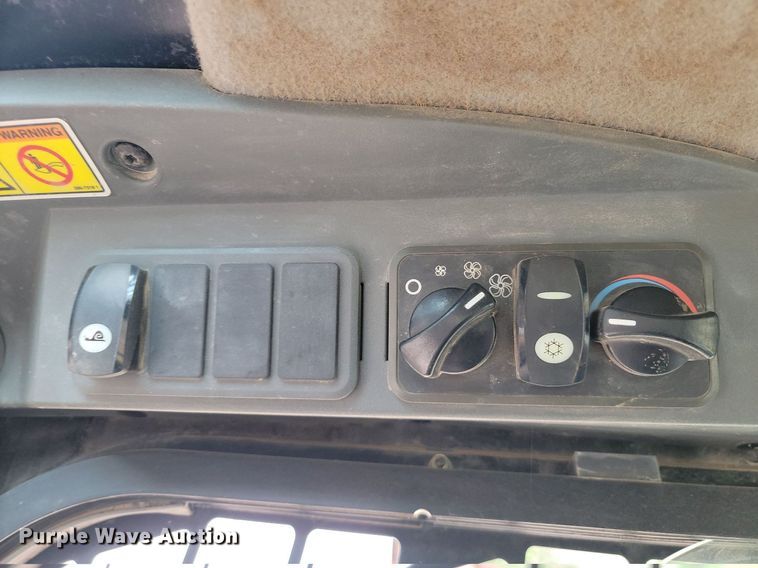 image for item JE9533 2010 Caterpillar 279C  tracked skid steer loader