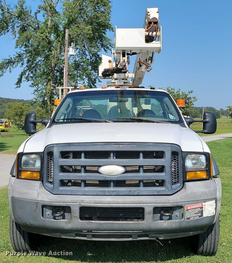 image for item JE9536 2006 Ford F-550 XL Super Duty  bucket truck