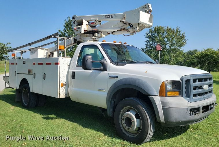 image for item JE9536 2006 Ford F-550 XL Super Duty  bucket truck