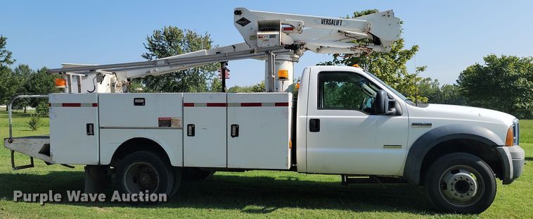 image for item JE9536 2006 Ford F-550 XL Super Duty  bucket truck