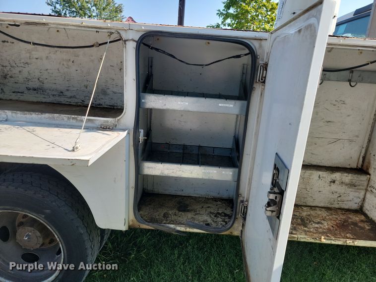 image for item JE9536 2006 Ford F-550 XL Super Duty  bucket truck